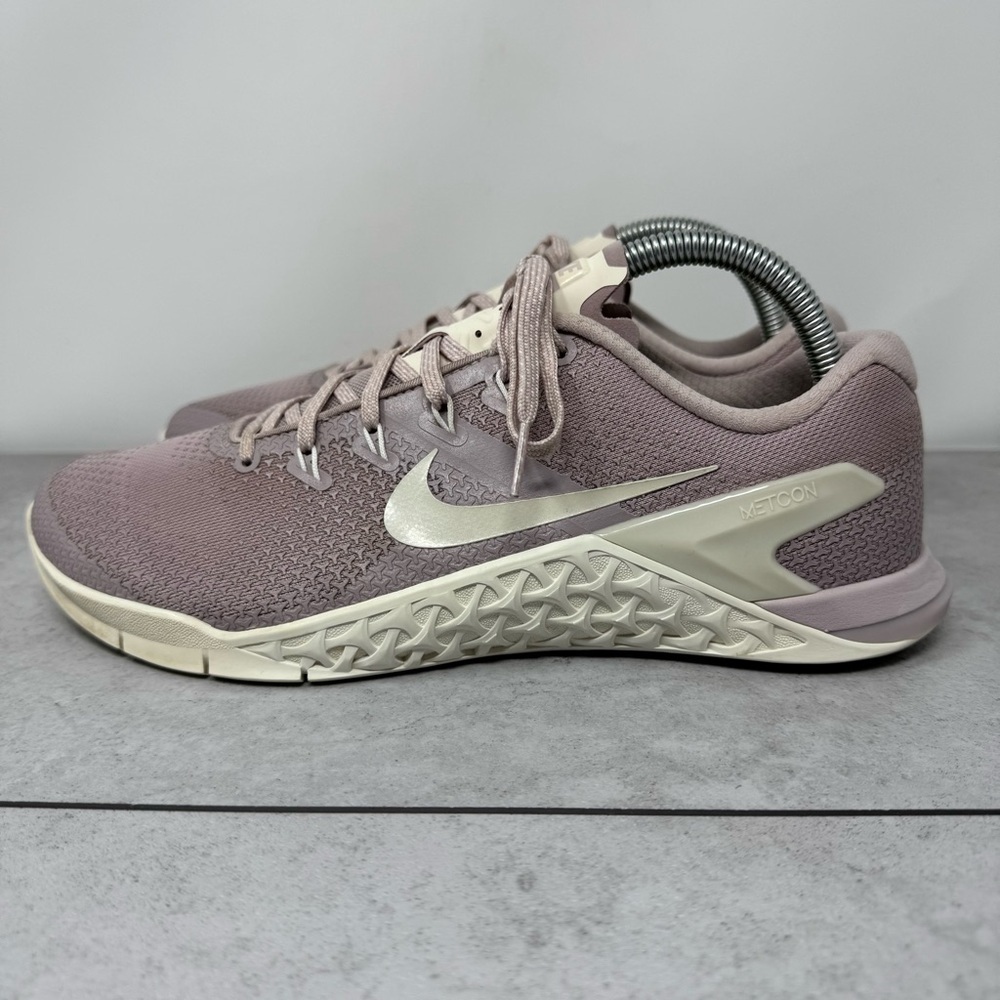 Nike Metcon 4 Women's Training Shoes - Purple and Cream Size 9.5